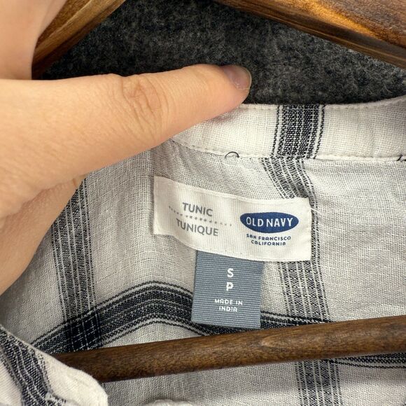 Old Navy Tunic Blouse Women S Small White Plaid V-Neck Long Sleeve 1/2 Button - Picture 3 of 7